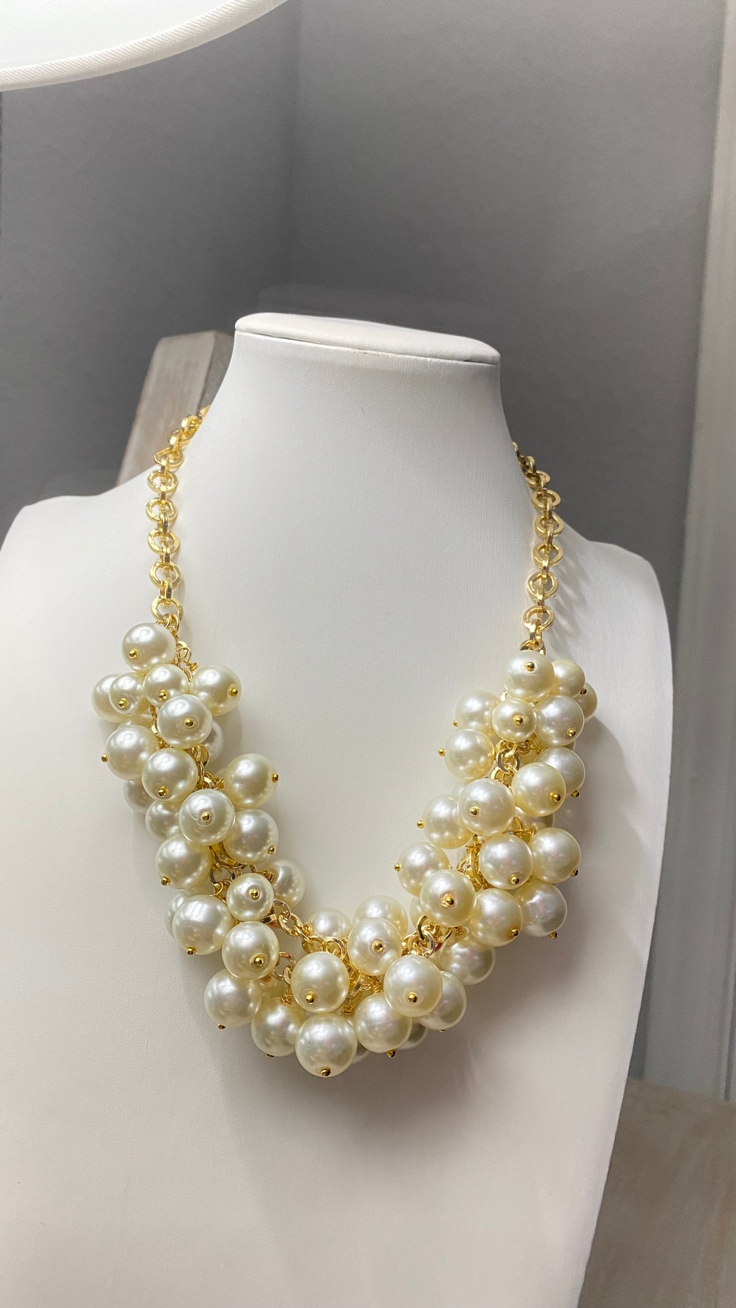 N138-SHORT PEARL NECKLACE